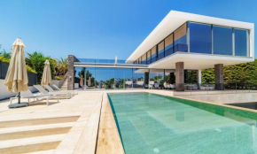 Luxury villa close to the golf